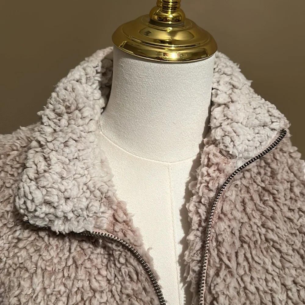 Thread + Supply Faux Sherpa Zip Up Vest Size M